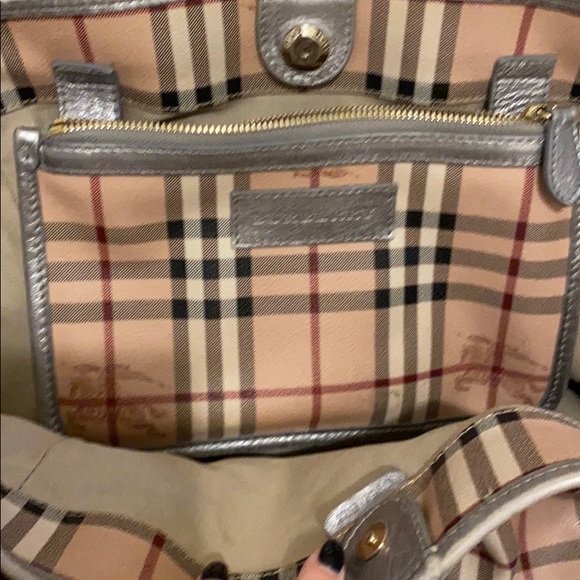Burberry purse. authentic. - Picture 8 of 9